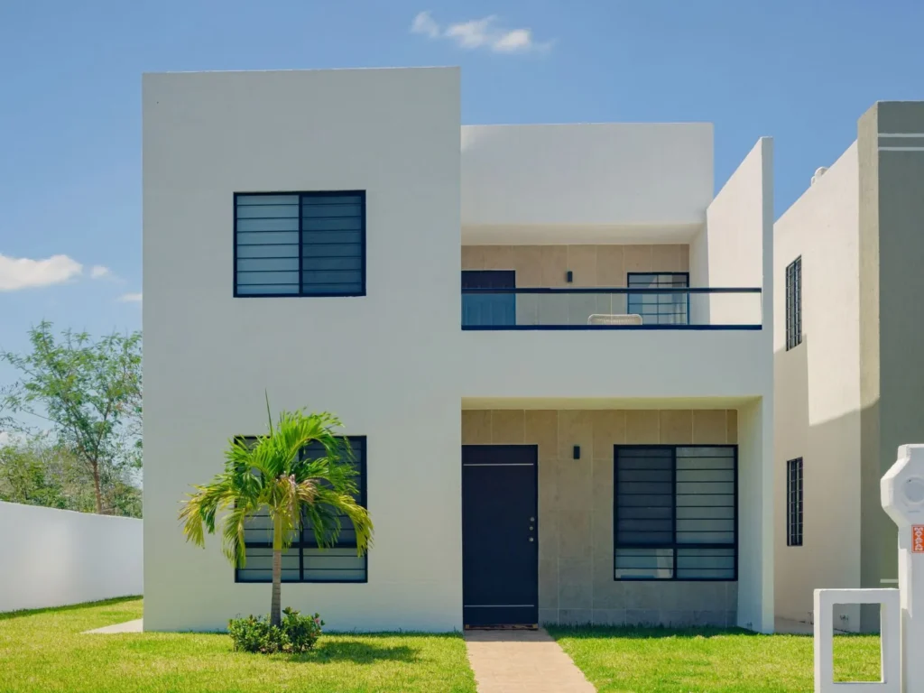 Fachada del modelo Mayapán en Los Héroes Mérida